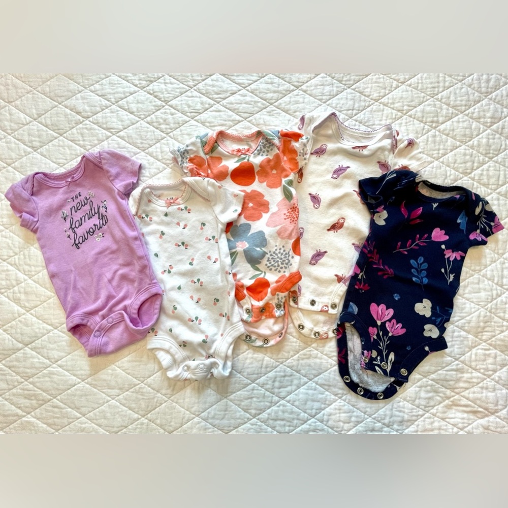 5 Pack Carter’s Newborn Onesies
